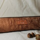 お気に入りのペン少しだけいれて柿渋染めペンケース