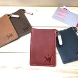 ネコとハートの刻印入りヌメ革のスクエアパスケース 定期入れ ナチュラルな牛革 全4色 【郵便送料無料サービス】
