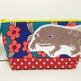 サンショウウオのポーチ