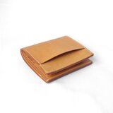 しっとりヌメ革のコンパクトウォレット（ナチュラル）