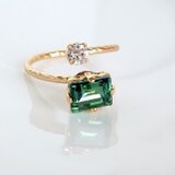 スワロフスキーのフォークリング「エリナイト」エメラルドグリーン　愛の成就,、絆、幸福、自由と成長