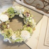 くすみグリーンのナチュラルアンティークなリース