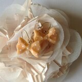 ドットリボンピアス(ピンクベージュ)