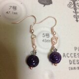 薔薇のアメジストピアス