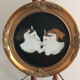 金と銀の鬣の2頭の白馬