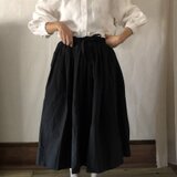 ギャザーたっぷり　ロング　スカート〈black〉