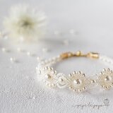 《スワロフスキーパール＆シルク》フラワー×ハート連なるレース調マクラメ編みブレスレット（生成り・Lt.クリームローズ）