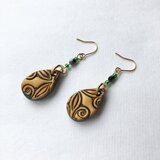 オリエンタル風ピアス(松葉色)しずく大