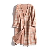 視線を惹きつけるチェック柄カーディガン　ウールロングカーデj101709