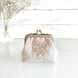 かすみ草の刺繍のがま口ポーチ M　受注制作