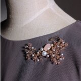 野花のブローチ　ミルクピンクビジュー