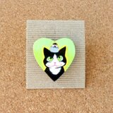 猫の手描きブローチ・仲良しなふたり
