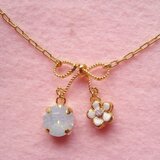 リボンと白いお花のペンダント・ホワイトオパール
