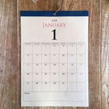 ＊2020年 9月始まり 壁掛けカレンダー＊【クラフト紙/ブラウン/A4/ネイビーテープ/切取式】