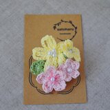 パステルカラーの春花ブローチ