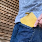 ▲L-SLIM ひまわりみたいに元気をくれるイエロー「エルスリム 財布」薄型L字ファスナー（LSW-YY-Y）の画像