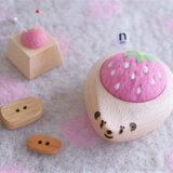 ハリネズミの羊毛ピンクッション 【針山】白いちご　strawberryの画像