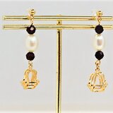 ★1月誕生石★淡水パールとガーネットの三角ノンホールピアス★金★