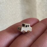 小さい車 陶器の画像