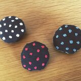 水玉　刺繍のまる　さんかく　しかくブローチ