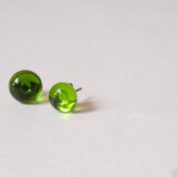 グリーンアップルのガラスピアス