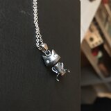 黒猫のペンダント