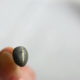 世界にひとつ　金のラインと炭化のピアス