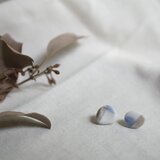 世界にひとつ　呉須と銀のピアス