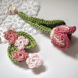 一輪チューリップの刺繍ピアス
