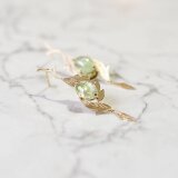 グロッシュラーガーネットのリーフピアス