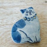 おすまし猫のブローチ