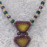 マスタード色のガラスのネックレス　