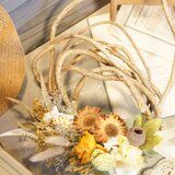 カントリー風のドライフラワーリース