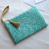 持ち手出し入れ自由なフラットポーチ