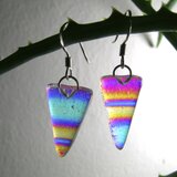 ガラスピアス　キラキラ逆三レインボー