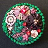 刺繍ブローチ（モスグリーン）