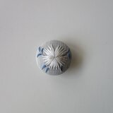 撫子の帯留め　薄グレーの画像