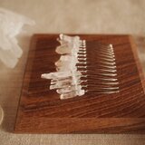 【rime ライム：氷花】クリアクオーツ（水晶）のクリスタルコーム SV Lサイズ（２０山）の画像