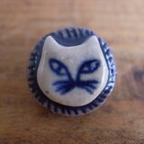 青猫のブローチ