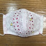 アゴまで隠れる夏用立体マスク☆綿レース　☆手刺繍　ローズステッチ　フィルターポケットあり　1枚