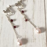 １月・６月誕生石！【イヤリング】淡水パールとガーネットのチェーン・銀♪