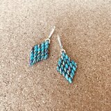チェコガラスのひし形ピアス　ターコイズ