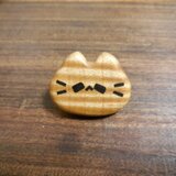 カーリーハードメイプルの平らピンズ　ネコノカミの画像