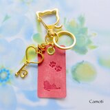 革タグの猫キーホルダー（ピンク）