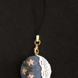お花の刺繍とレースのストラップ　