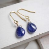 ブルーサファイアのピアス／大粒ドロップタイプ