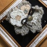 ヘアピンブローチグレーのお花とアンティークボタン〜プレリライン〜