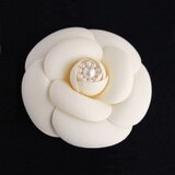 カメリアのシルクコサージュ＜アイボリーホワイト＞CY003F-C8SP