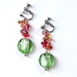 ランプワークガラスとチェコガラスのイヤリング　グリーン　チタンピアス・サージカルステンレスイヤリング変更可能