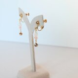 クリスタルチャームの小振りイヤリング